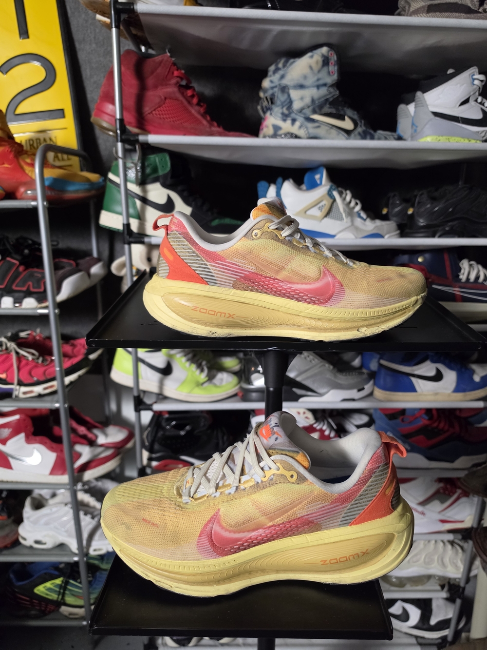 🔥 Nike Vomero 18 SE International Pack Yellow Pink ZoomX Running Men Size 10